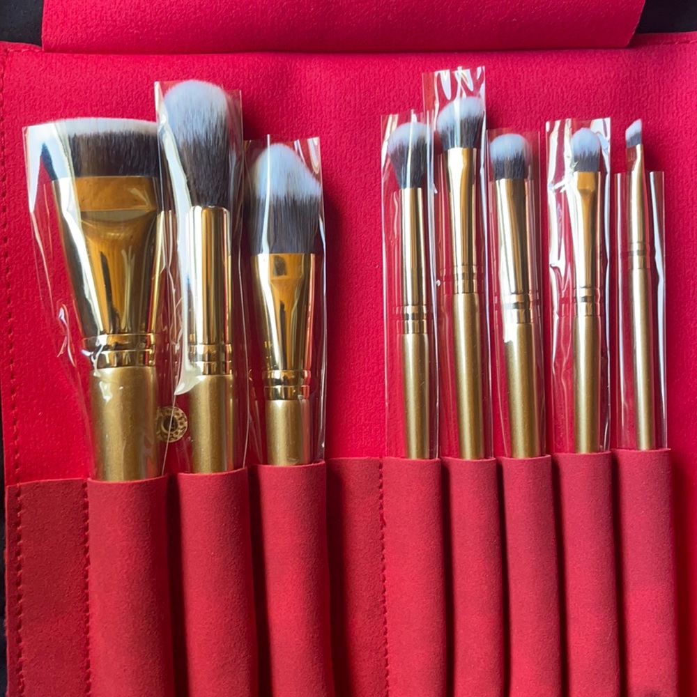 Brand new LUXIE makeup brush set